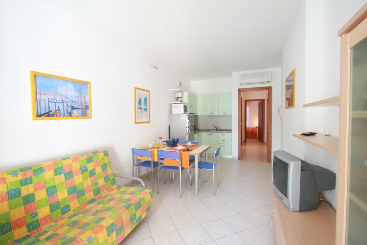Residenza Le Acacie Apartment Bibione Luaran gambar